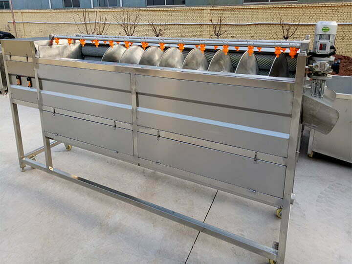 How does a commercial potato peeling machine work?