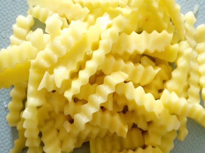 crinkle fries making
