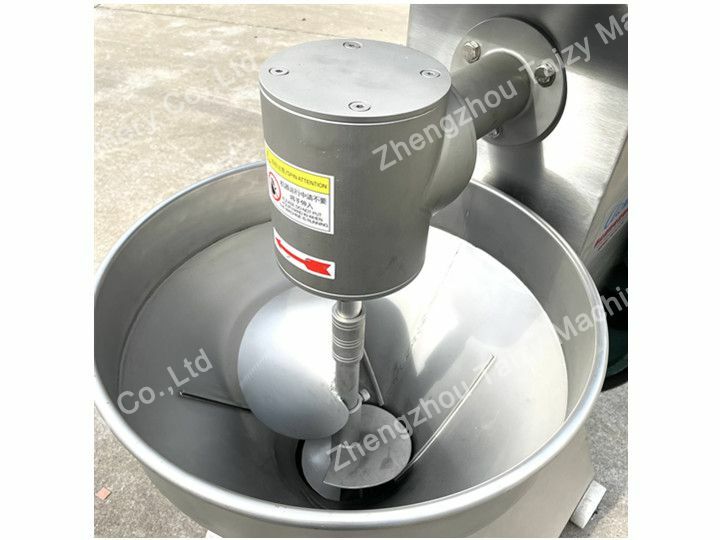 feeding port and blades of the industrial potato masher machine